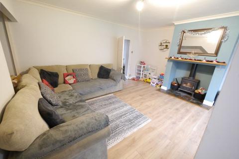 3 bedroom terraced house to rent, Lamb Terrace, West Allotment, Newcastle upon Tyne