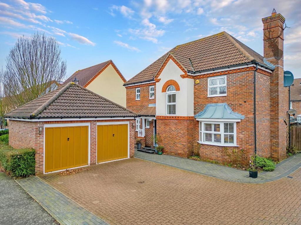 Deer Park Way, Waltham Abbey 4 bed detached house for sale £725,000