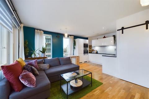 2 bedroom apartment for sale, Upper North Street, London