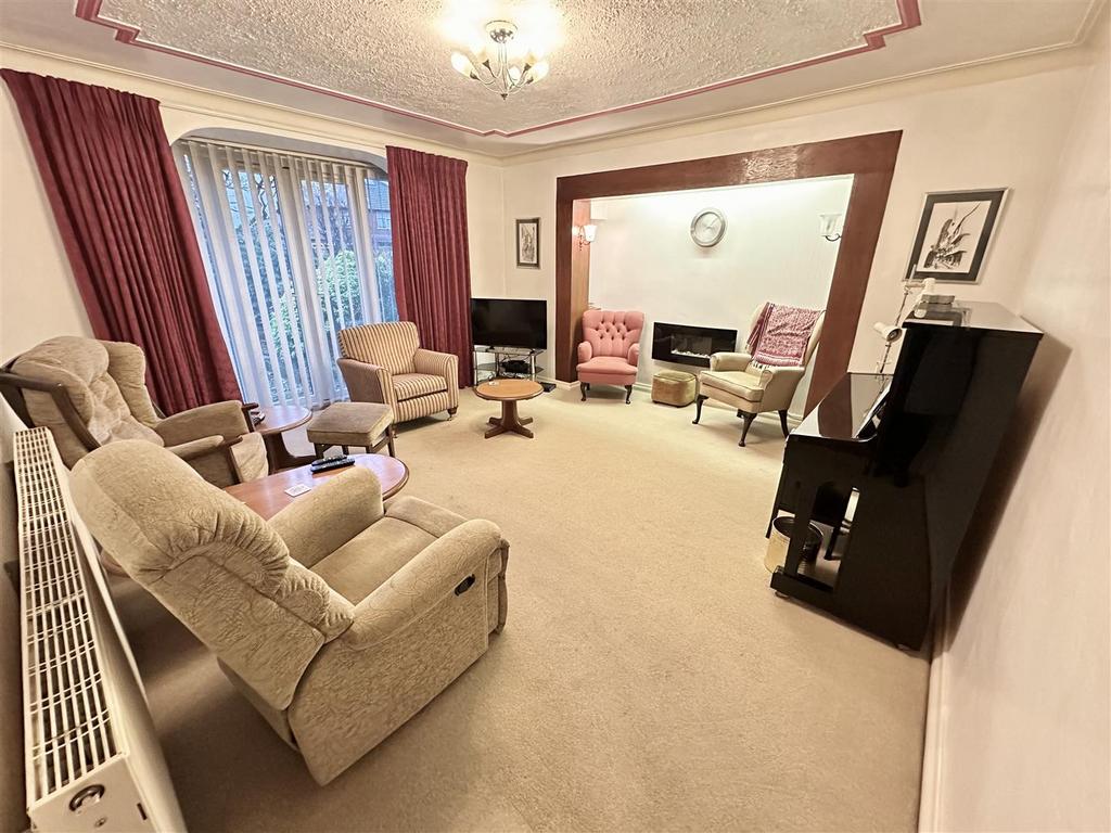Urmston Lane, Stretford, Manchester 3 bed detached house for sale £