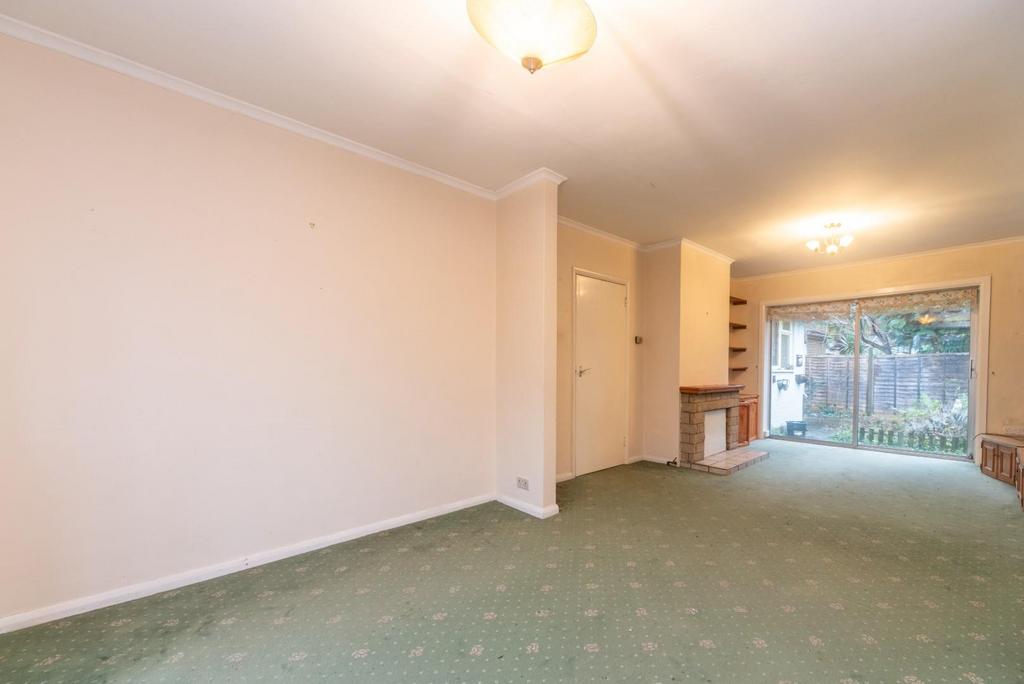 Ferney Road, West Byfleet KT14 2 bed detached bungalow for sale £499,000