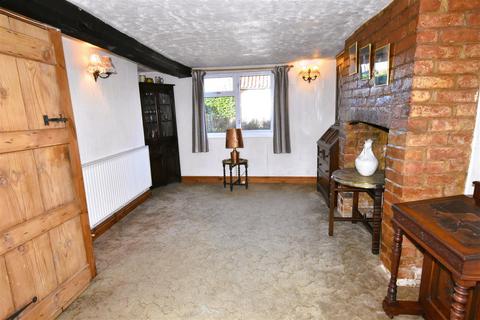 4 bedroom cottage for sale, Staythorpe Road, Averham, Newark