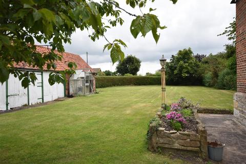 4 bedroom cottage for sale, Staythorpe Road, Averham, Newark