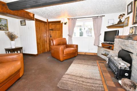 4 bedroom cottage for sale, Staythorpe Road, Averham, Newark