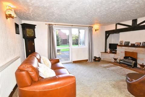 4 bedroom cottage for sale, Staythorpe Road, Averham, Newark