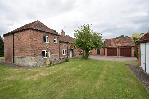 4 bedroom cottage for sale, Staythorpe Road, Averham, Newark