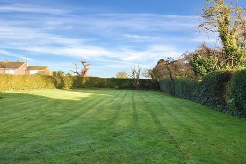 4 bedroom cottage for sale, Staythorpe Road, Averham, Newark