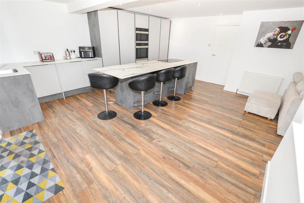 Willow Crescent, Glenrothes 3 bed detached house for sale £219,995