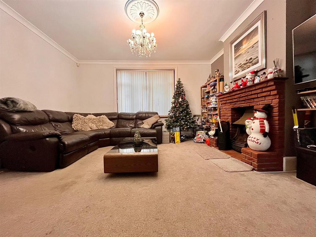 Balmoral Avenue, Great Yarmouth 4 bed semidetached house for sale £