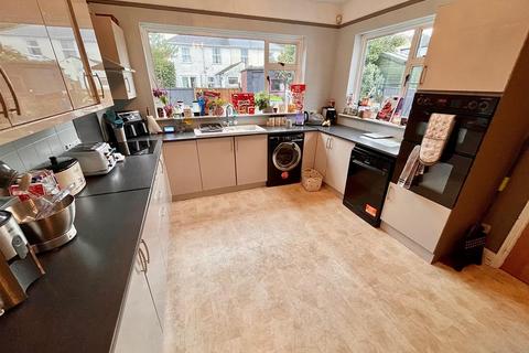 4 bedroom semi-detached house for sale, Balmoral Avenue, Great Yarmouth