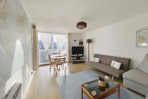 3 bedroom flat for sale - West Bay