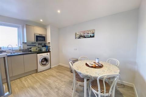 3 bedroom flat for sale, West Bay