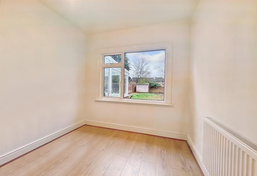 11 Walford Road, Uxbridge, Greater London 4 bed detached bungalow £3,150 pcm (£727 pw)