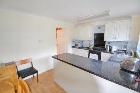 28 Avon Meade, Fordingbridge, SP6 1QR