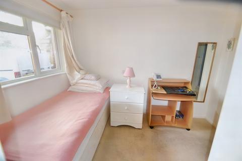 28 Avon Meade, Fordingbridge, SP6 1QR
