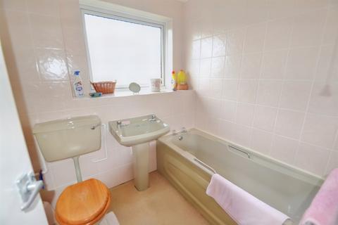 28 Avon Meade, Fordingbridge, SP6 1QR