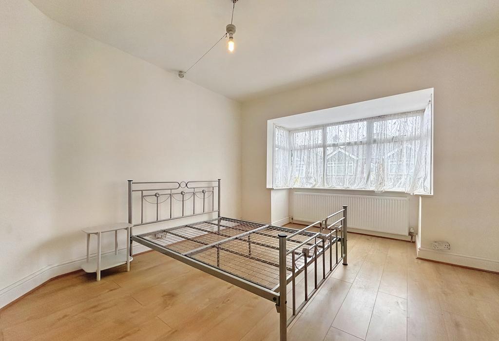 Room 2, 11 Walford Road, Uxbridge... 1 bed in a house share £775 pcm (£179 pw)
