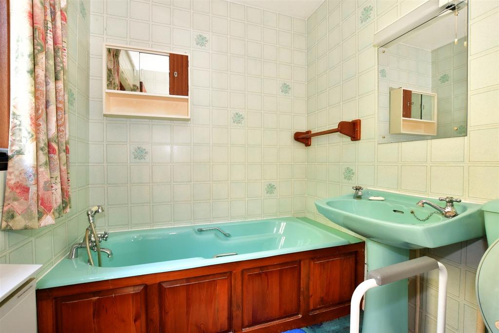 En-Suite Bathroom