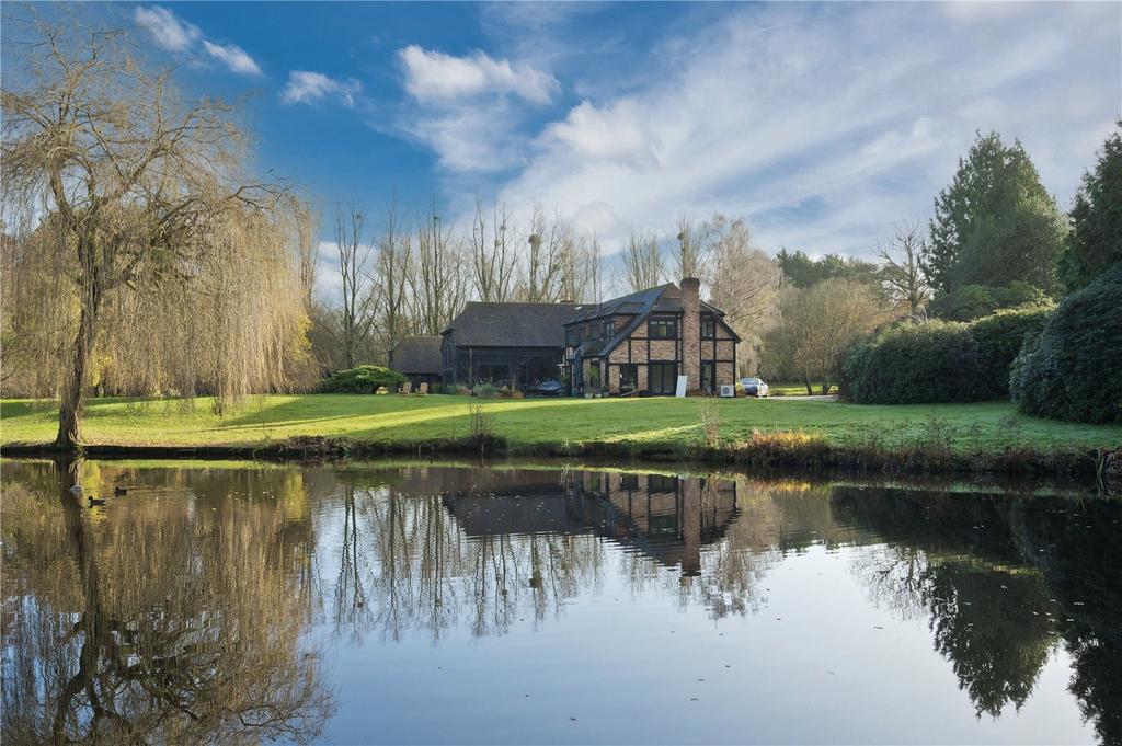 Scotts Grove Road, Chobham, Woking, Surrey, GU24 7 bed detached house