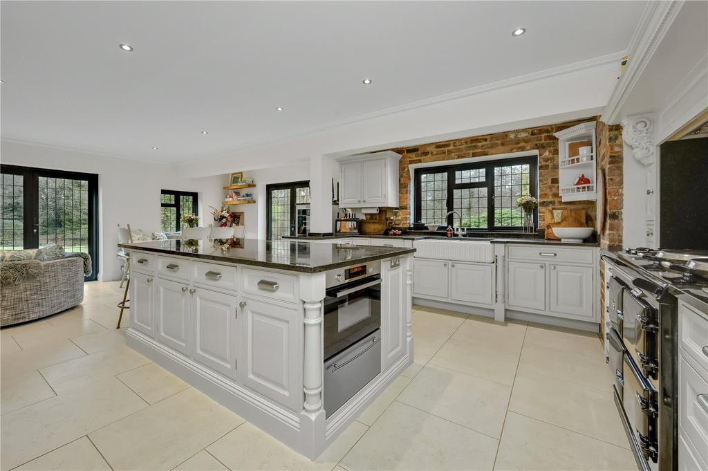Scotts Grove Road, Chobham, Woking, Surrey, GU24 7 bed equestrian