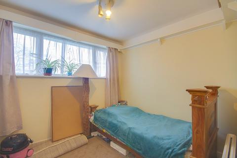 43 Redwood Close, Gloucester, GL1 5TZ