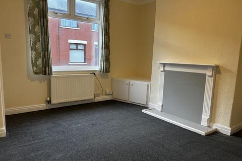 3 bedroom terraced house to rent, Thompson Street, Preston, Lancashire, PR4