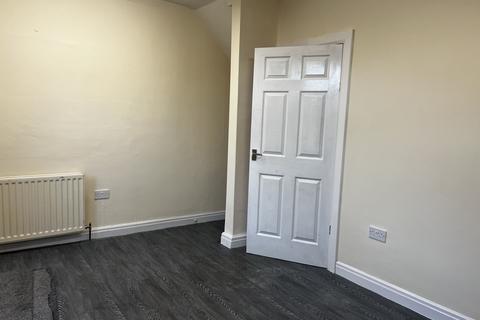 3 bedroom terraced house to rent, Thompson Street, Preston, Lancashire, PR4