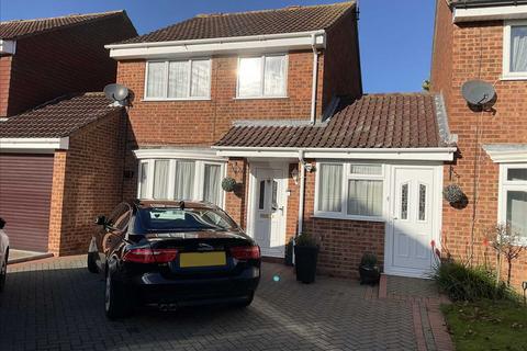 4 bedroom link detached house for sale, Martingale Drive, Chelmsford