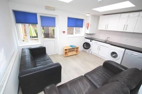 5 bedroom terraced house to rent, Etwell Place, Surbiton KT5