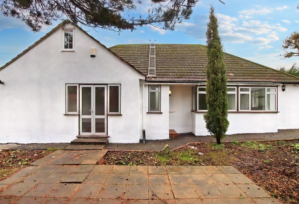 Woodmere Avenue, Shirley 4 bed detached bungalow £2,200 pcm (£508 pw)
