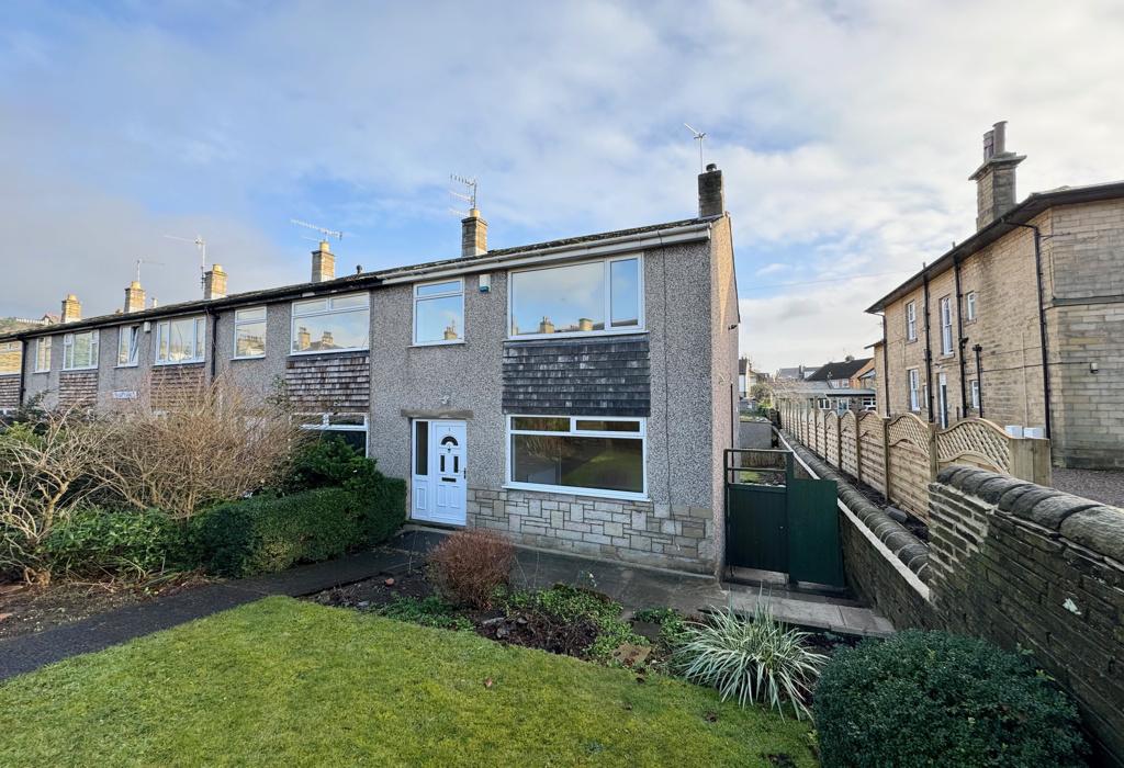 Staveley Court, Bingley, West Yorkshire 3 bed end of terrace house for