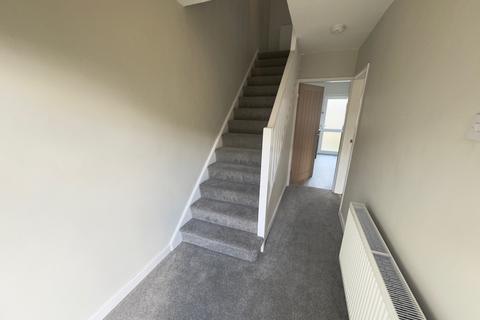 3 bedroom end of terrace house for sale, Staveley Court, Bingley, West Yorkshire