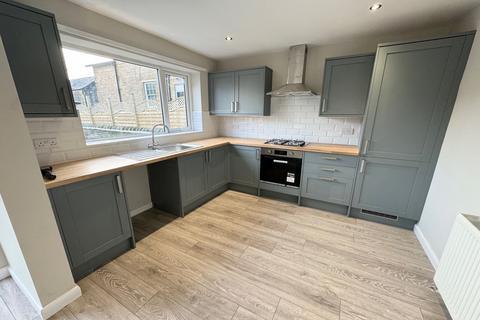 3 bedroom end of terrace house for sale, Staveley Court, Bingley, West Yorkshire