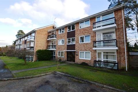 2 bedroom apartment to rent, Hillbrook Gardens, Surrey KT13