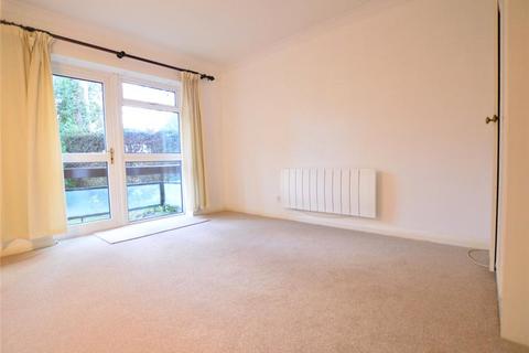 2 bedroom apartment to rent, Hillbrook Gardens, Surrey KT13