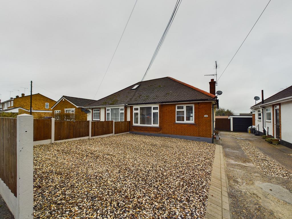 Croft Road, Benfleet, SS7 2 bed bungalow for sale £350,000