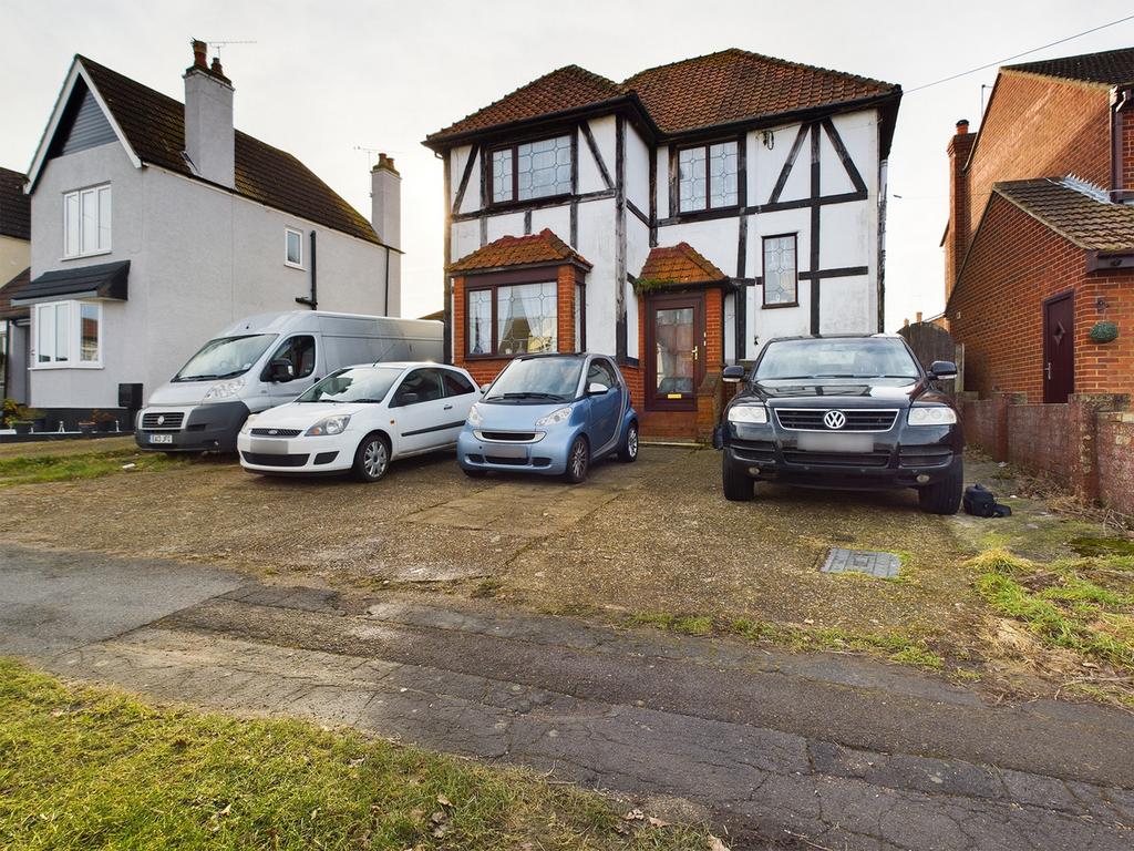 Hatley Gardens, Benfleet, SS7 5 bed detached house for sale £575,000