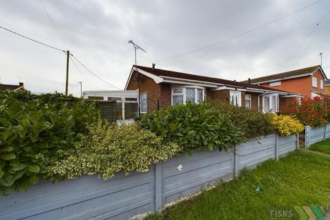 2 bedroom semi-detached bungalow for sale, Winterswyk Avenue, Canvey Island, SS8