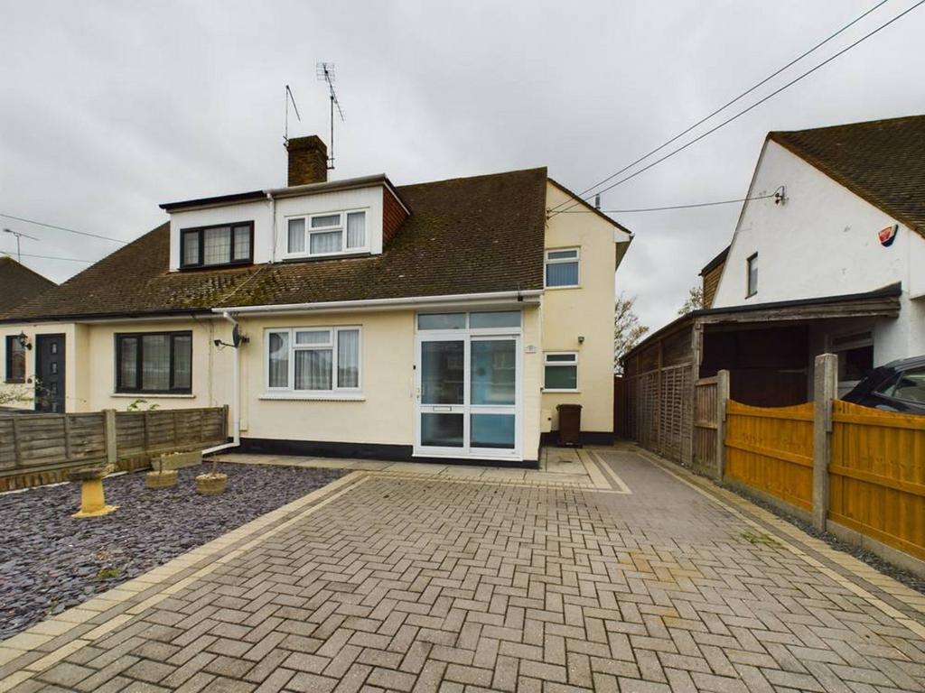 Village Drive, Canvey Island, SS8 3 bed semidetached house for sale