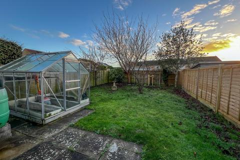 2 bedroom bungalow for sale - Yeolands Drive, Clevedon, Somerset, BS21