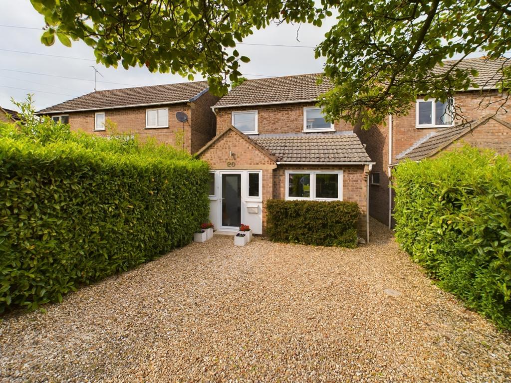 20 Greenways, Cheltenham 3 bed detached house to rent £