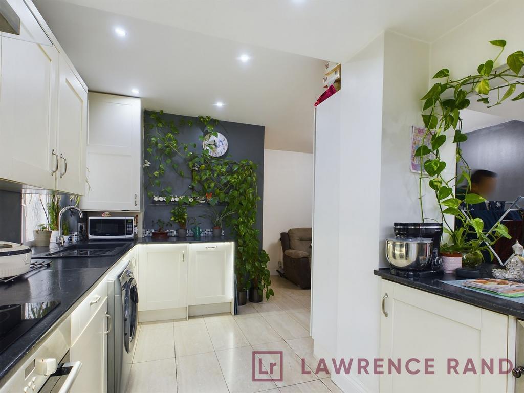 Wood End Way, Northolt, UB5 3 bed end of terrace house for sale £585,000