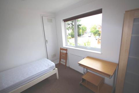 5 bedroom semi-detached house to rent, Park Road, Surbiton KT5