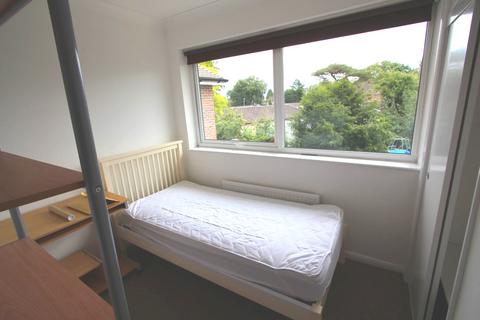 5 bedroom semi-detached house to rent, Park Road, Surbiton KT5