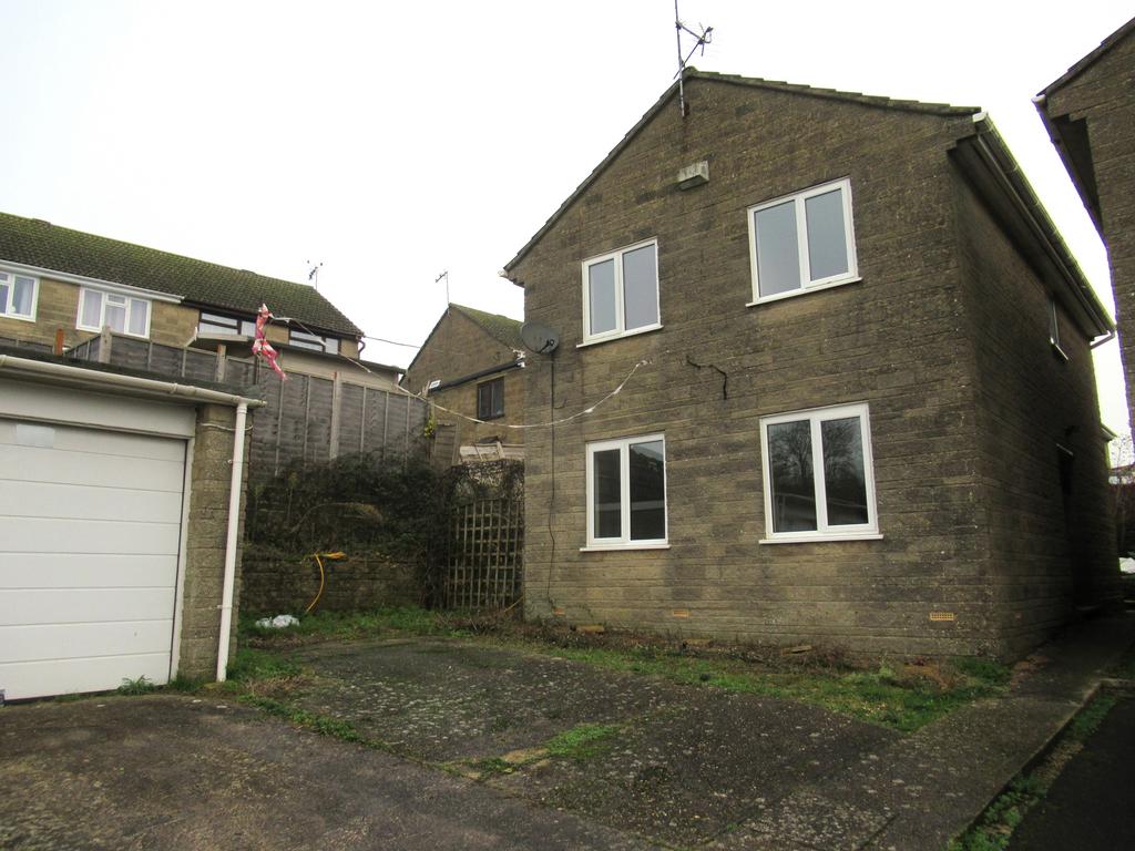 Rodber Close, Wincanton BA9 3 bed detached house to rent £1,200 pcm