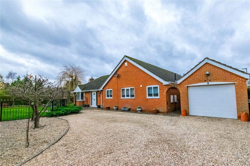 The Avenue, Healing, Grimsby, Lincolnshire, DN41 3 bed bungalow for