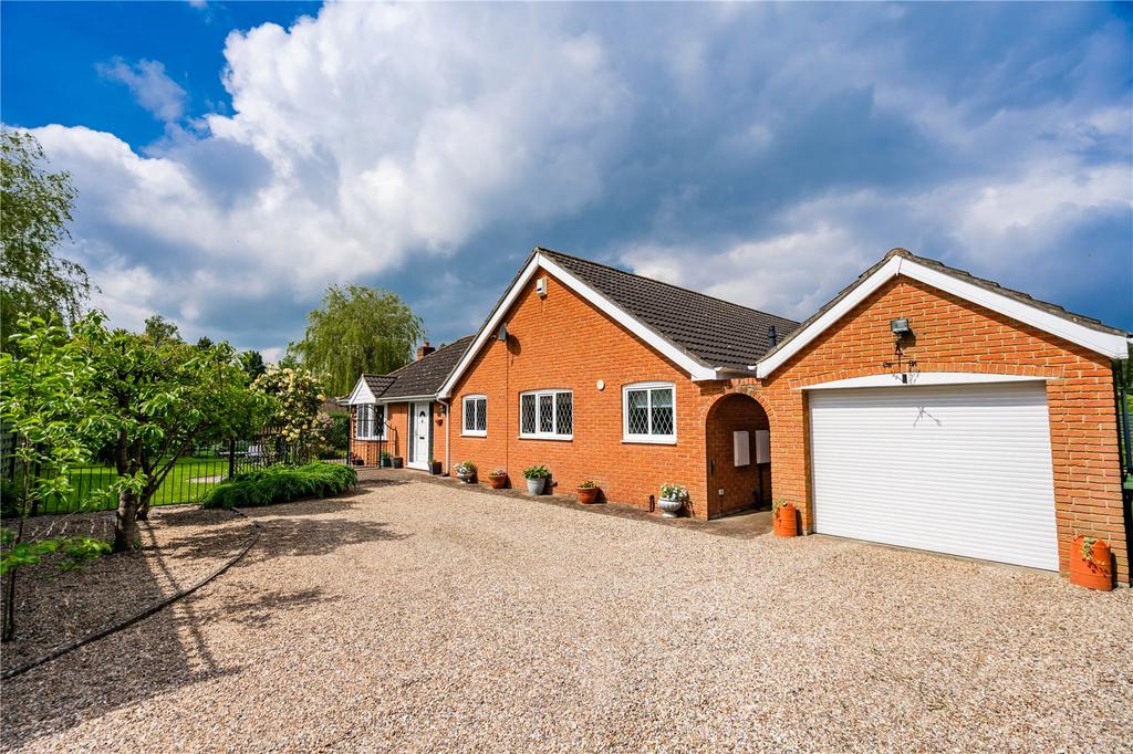 The Avenue, Healing, Grimsby... 3 bed bungalow for sale £439,950