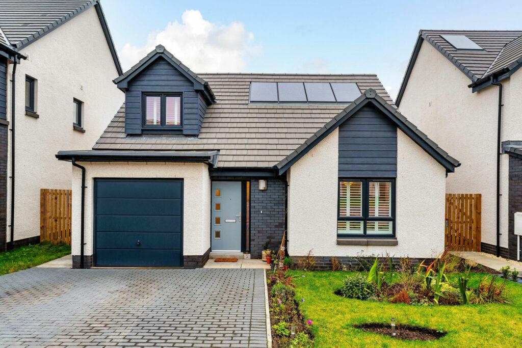 40 Forth Crescent, Bo’ness, EH51 9FB 3 bed detached house £315,000