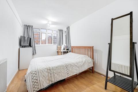 2 bedroom flat for sale, Bramwell House, Churchill Gardens, London, SW1V
