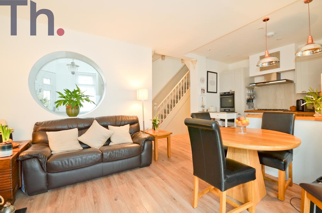 Lounge &amp; Dining Area